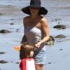 David Charvet, sa femme Brooke Burke et leurs enfants s'offrent une journée à la plage, à Malibu, le 1er avril 2012