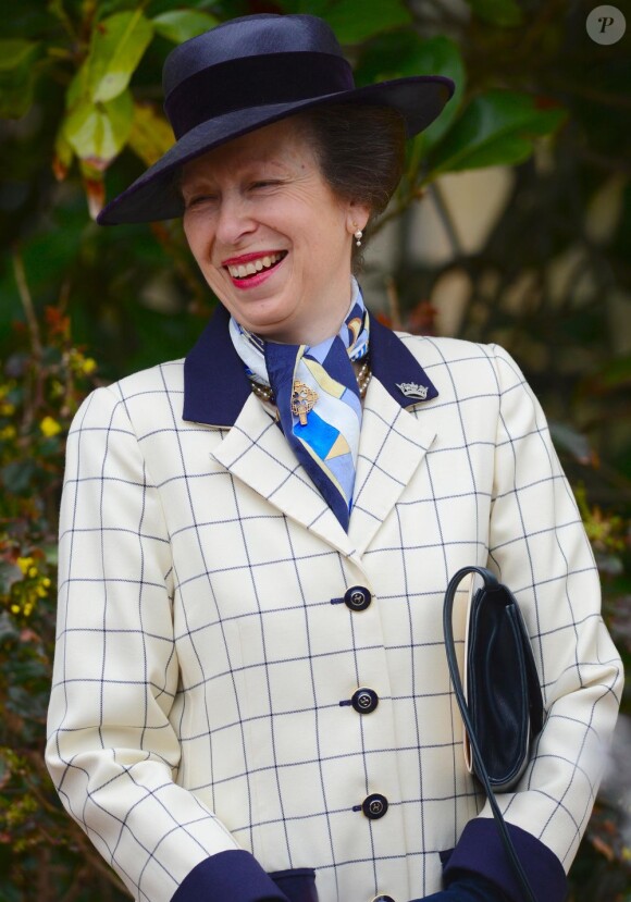 La princesse Anne était présente avec son époux Tim Laurence pour le dimanche de Pâques à Windsor le 8 avril 2012