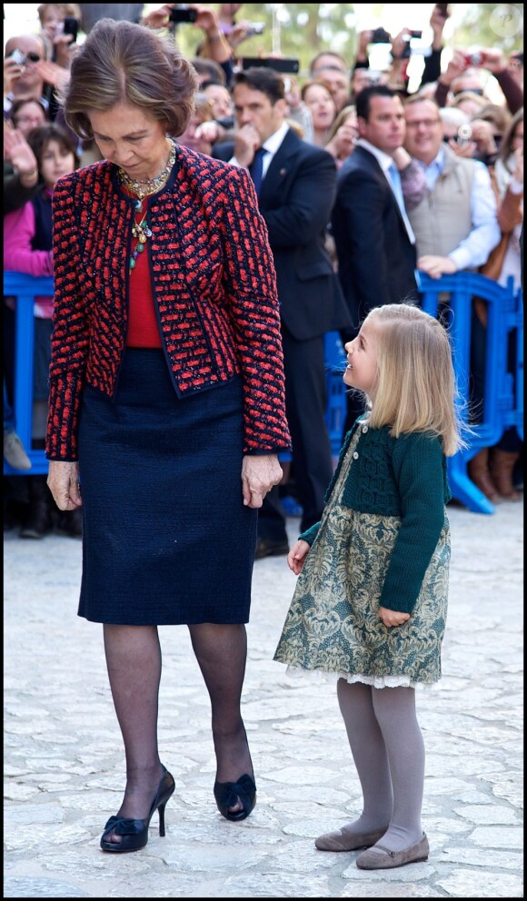 La famille royale d'Espagne assistait le 8 avril 2012 en la cathédrale Santa Maria de Majorque (''La Seu'') à la messe de Pâques conduite par Jesus Murgui.