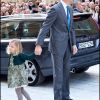 Le prince Felipe et sa fille Sofia arrivent pour la messe pascale. La famille royale d'Espagne assistait le 8 avril 2012 en la cathédrale Santa Maria de Majorque (''La Seu'') à la messe de Pâques conduite par Jesus Murgui.