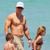 Mark Wahlberg en famille à Miami le 11 avril 2012