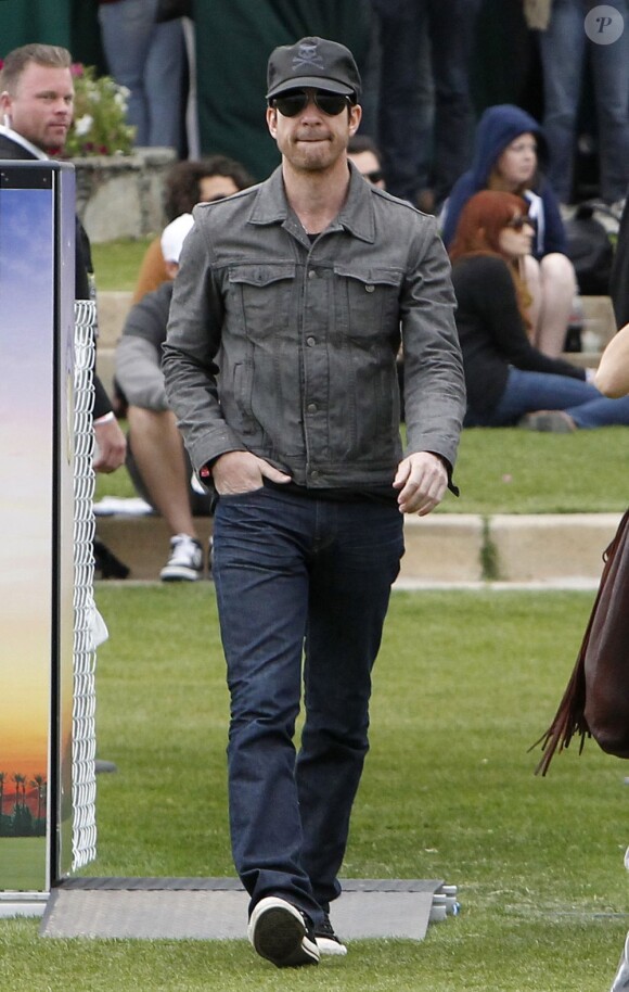 L'acteur Dylan McDermott détendu lors du premier jour du Festival de Coachella. Indio, le 13 avril 2012.