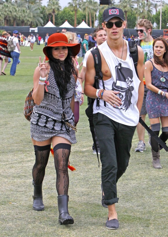 L'amour est au rendez-vous lors du premier jour du Festival de Coachella, avec Vanessa Hudgens et son petit ami Austin Butler. Indio, le 13 avril 2012.