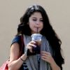 Selena Gomez et Justin Bieber se promènent en Californie après avoir déjeuné dans un petit restaurant, le jeudi 5 avril 2012.