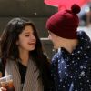 Selena Gomez et Justin Bieber se promènent en Californie après avoir déjeuné dans un petit restaurant, le jeudi 5 avril 2012.