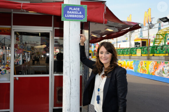 Daniela Lumbroso, marraine de la Foire du Trône, inaugure une place à son nom, le 13 avril 2012 à Paris