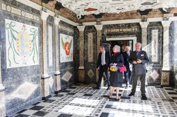 La reine Margrethe et le prince consort Henrik inaugurait la salle des marbres du château de Rosenborg après rénovation, le 16 avril 2012, jour du 72e anniversaire de la monarque danoise.