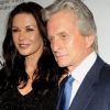 Michael Douglas et Catherine Zeta-Jones lors de la remise du prix hommage Monte Christo à l'acteur, le 16 avril 2012 à Los Angeles.