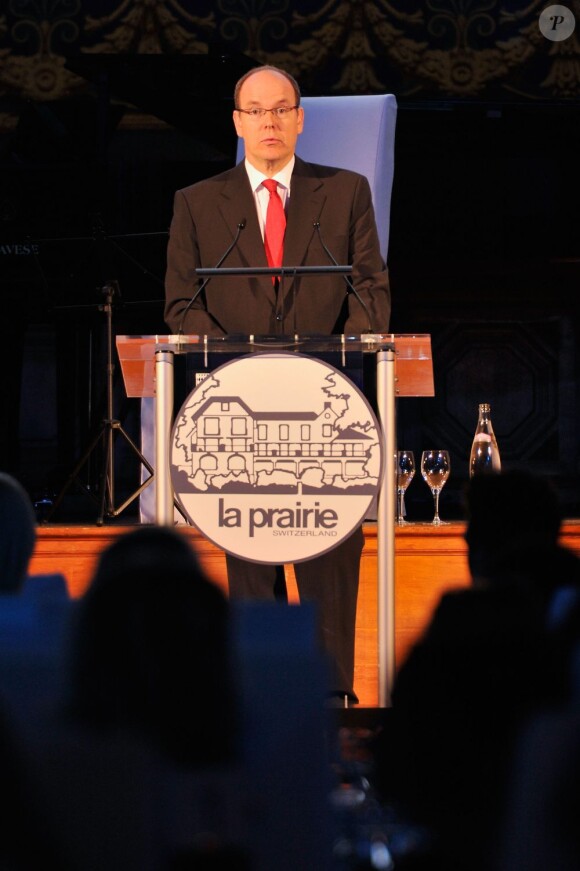 Le prince Albert II de Monaco est toujours prêt à prendre la parole pour la défense du milieu marin. Il prenait part mardi 17 avril 2012 à la cérémonie de remise du La Prairie Award, au Musée océanographique de Monaco.