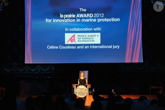 Céline Cousteau, petite-fille du commandant Jacques-Yves Cousteau, a présenté le La Prairie Award, au Musée océanographique de Monaco, le 17 avril 2012.