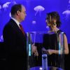 Le prince Albert II de Monaco et Céline Cousteau, petite-fille du commandant Jacques-Yves Cousteau, ont fait équipe lors de la cérémonie de remise du La Prairie Award, au Musée océanographique de Monaco, le 17 avril 2012.