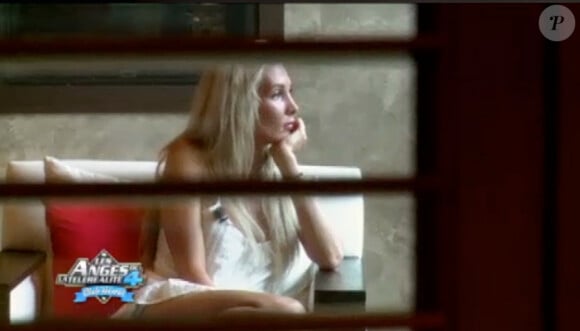 Marie seule dans les Anges de la télé-réalité 4, mercredi 18 avril 2012 sur NRJ 12