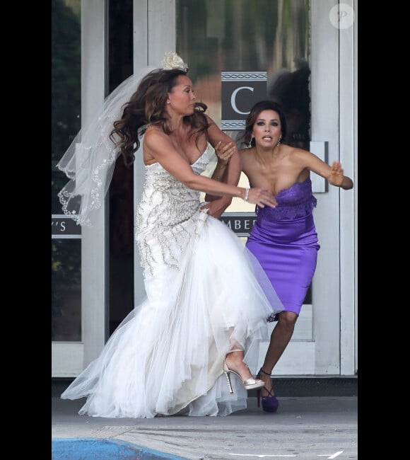 Eva Longoria et Vanessa Williams sur le tournage de la huitième saison de Desperate Housewives, le 18 avril 2012 à Los Angeles