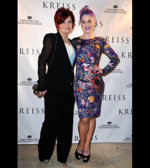 Kelly Osbourne et sa mère Sharon lors du 75e anniversaire de la marque de décoration Kreiss, à Los Angeles, le 19 avril 2012