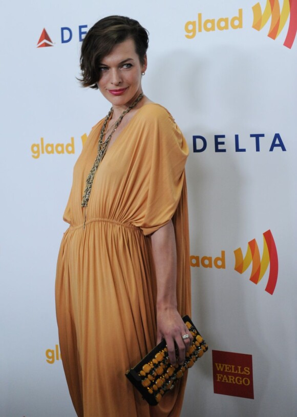 Milla Jovovich lors des GLAAD Media Awards à Los Angeles le 21 avril 2012