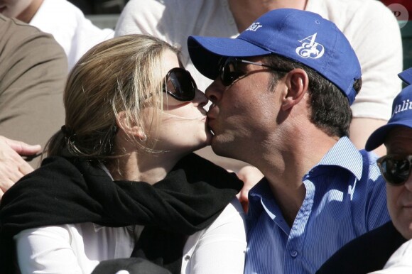 Athina Onassis en toute tendresse avec son mari Doda (Alvaro de Miranda Neto) lors de la demi-finale Djokovic-Berdych au Rolex Masters 1000 de Monte-Carlo, à Roquebrune-Cap-Martin, le 21 avril 2012.