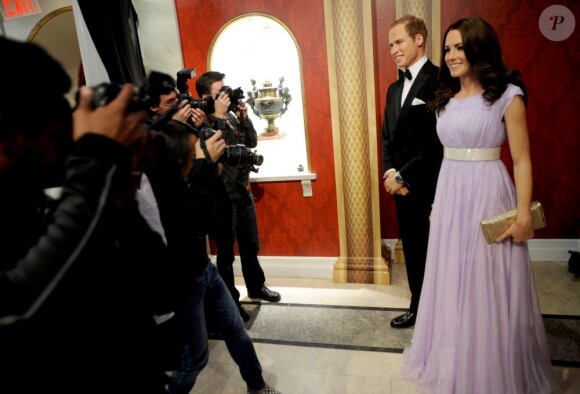 Le prince William et Kate Middleton, duc et duchesse de Cambridge, ou plutôt leurs doubles de cire au musée Madame Tussauds de New York.