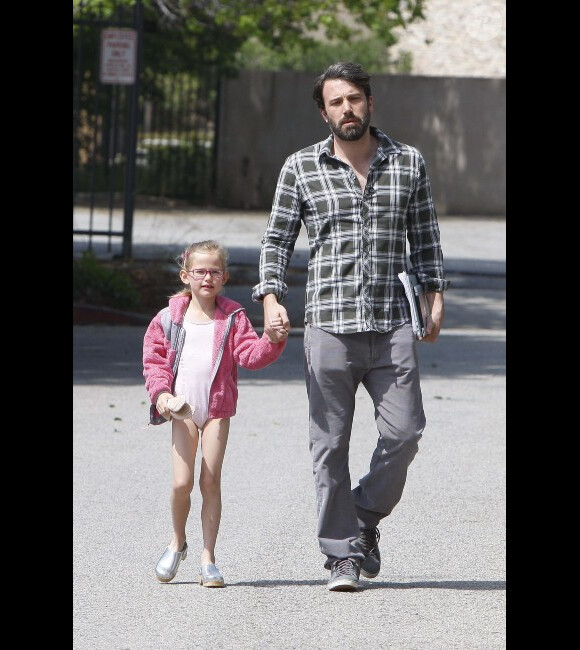 Ben Affleck emmène sa fille Violet à son cours de danse, à Los Angeles, le 21 avril 2012