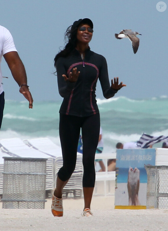 Naomi Campbell épanouie en pleine séance de sport à Miami le 14 avril 2012