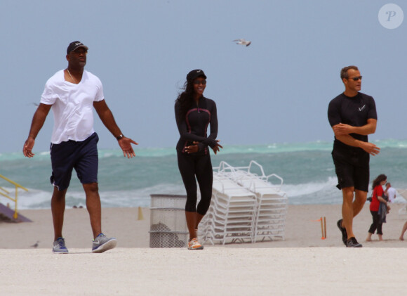 Naomi Campbell et son chéri Vladislav Doronin font du sport à Miami le 14 avril 2012