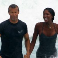Naomi Campbell : Baignade sexy avec son Vladislav, après l'effort