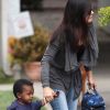 Sandra Bullock en compagnie son fils Louis, le mardi 24 avril 2012, à Los Angeles.
