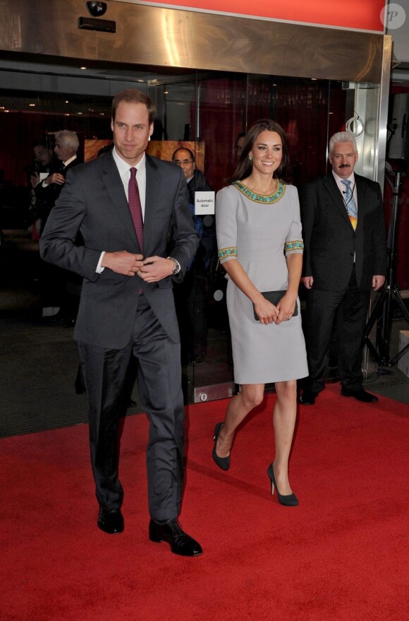 Le prince William et Kate Middleton, duc et duchesse de Cambridge, honoraient à Londres le 25 avril 2012 la première du documentaire African Cats réalisé par Guy Ritchie et narrée par Patrick Stewart au profit du Tusk Trust dont le prince de Galles est le parrain.