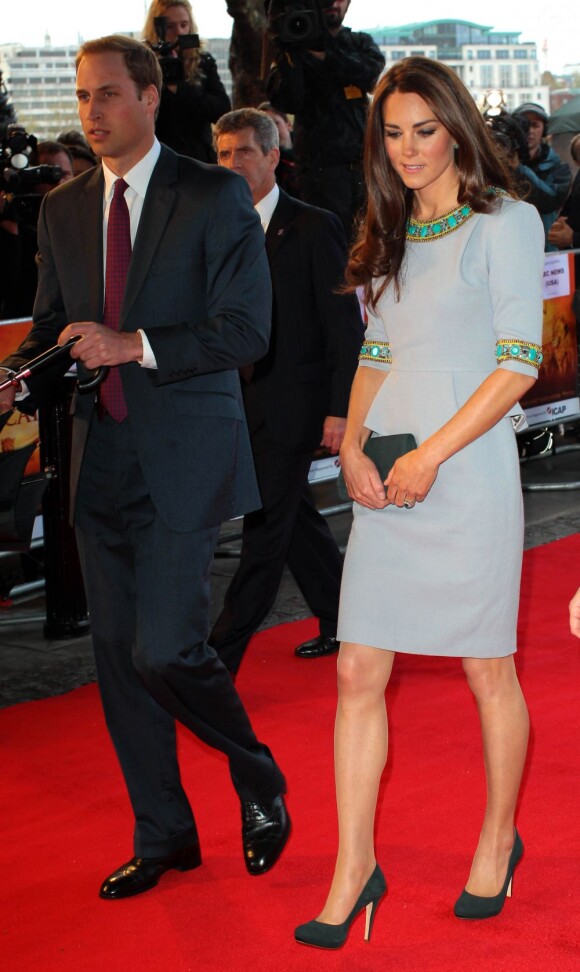 Le prince William et Kate Middleton, duc et duchesse de Cambridge, à la première du documentaire African Cats réalisé par Guy Ritchie et narrée par Patrick Stewart au profit du Tusk Trust dont le prince de Galles est le parrain. A Londres, le 25 avril 2012.