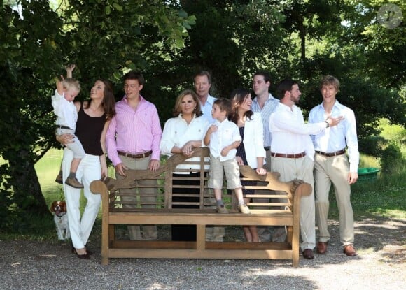 La famille grand-ducale de Luxembourg à Colmar-Berg en juin 2011.