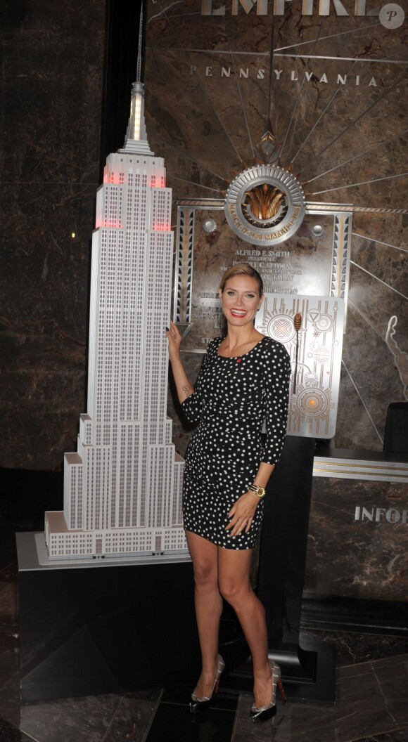 Heidi Klum a illuminé l'Empire State Building le 26 avril 2012 à New York