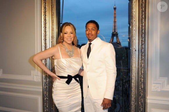 Mariah Carey et Nick Cannon dans leur suite du Plaza Athénée, à Paris, le 27 avril 2012.