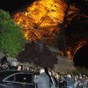 Nick Cannon et Mariah Carey quittent le Plaza Athénée, direction la tour Eiffel, à Paris, le 27 avril 2012.