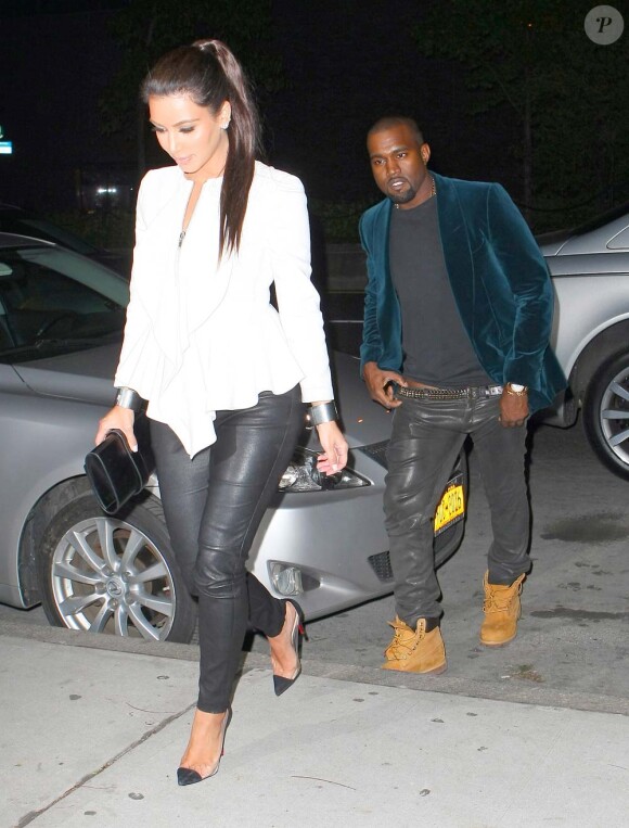 Les amoureux Kanye West et Kim Kardashian à New York, le 27 avril 2012.