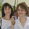 Charlotte Gainsbourg et sa mère Jane Birkin en juillet 2010