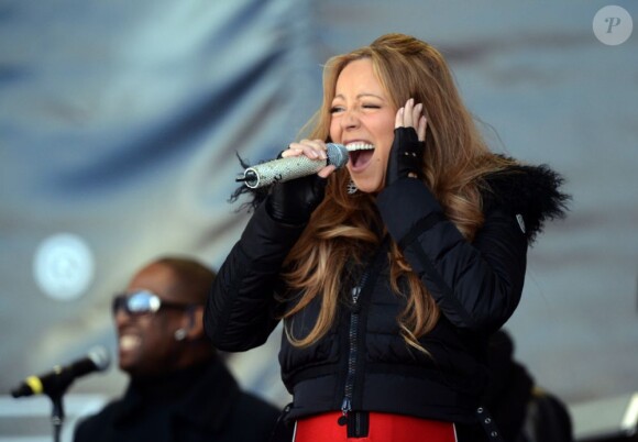 Mariah Carey, moulée dans une combinaison rouge, clôture la saison de ski avec un concert en plein air à la station de Ischgl. Le 30 avril 2012.