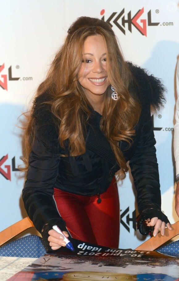 Mariah Carey, moulée dans une combinaison rouge, clôture la saison de ski avec un concert en plein air à la station de Ischgl. Le 30 avril 2012.
