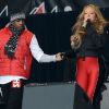 Mariah Carey, entourée de danseurs, clôture la saison de ski avec un concert en plein air à la station de Ischgl en Autriche. Le 30 avril 2012.
