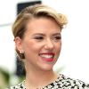 Scarlett Johansson reçoit une étoile sur le Walk Of Fame à Los Angeles, le 2 mai 2012.