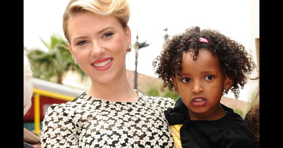 Scarlett Johansson, accompagnée de sa petite soeur Fenan Sloan