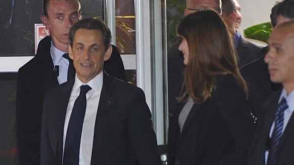 Nicolas Sarkozy et Carla, François Hollande et Valérie: Souriants après le débat