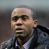 Fabrice Muamba acclamé dans le stade de Bolton, après avoir été victime d'un arrêt cardiaque en mars dernier, le 2 mai 2012