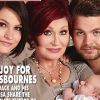 Jack Osbourne et Lisa Stelly en couverture du magazine Hello! avec Sharon Osbourne et leur bébé Pearl, mai 2012.