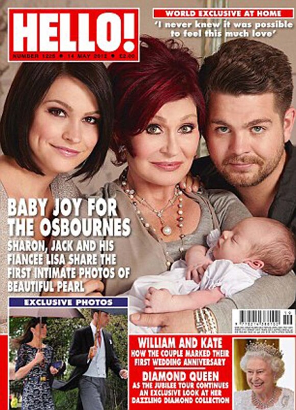 Jack Osbourne et Lisa Stelly en couverture du magazine Hello! avec Sharon Osbourne et leur bébé Pearl, mai 2012.