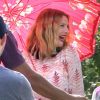 Hilare, Drew Barrymore, enceinte, en plein shooting photo à San Marino, en Californie, le 30 avril 2012