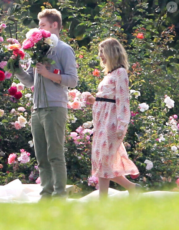 Superbe, Drew Barrymore, enceinte, en plein shooting photo à San Marino, en Californie, le 30 avril 2012