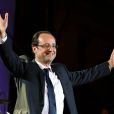 François Hollande sur la place de la Bastille à Paris. Il est minuit passé, le lundi 7 mai.