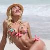 Candice Swanepoel en plein shooting Victoria's Secret à Saint-Barthélemy, le 1er mai 2012.