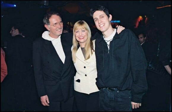 Stone et Charden et leur fils Baptiste à Paris, le 10 mars 1997.