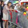 Le prince Philippe et la princesse Mathilde de Belgique, à l'abri des parapluies, ont rencontré les habitants de Turnhout sur la grand-place à l'occasion, le 9 mai 2012, du 800e anniversaire de la ville.