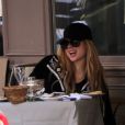  Avril Lavigne morte de rire à la Maison de la Truffe à Paris le 10 mai 2012 